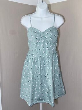 🎉Host Pick🎉 No Boundaries Sage Green Ditsy Floral Smocked Dress L 11-13